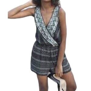 Mossimo Large Shorts Romper Women's Sleeveless Black White V-Neck Elastic Waist